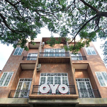 Oyo 204 Blessing Residence Surabaya Buitenkant foto