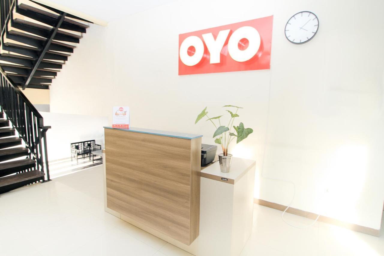 Oyo 204 Blessing Residence Surabaya Buitenkant foto
