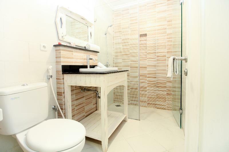 Oyo 204 Blessing Residence Surabaya Buitenkant foto
